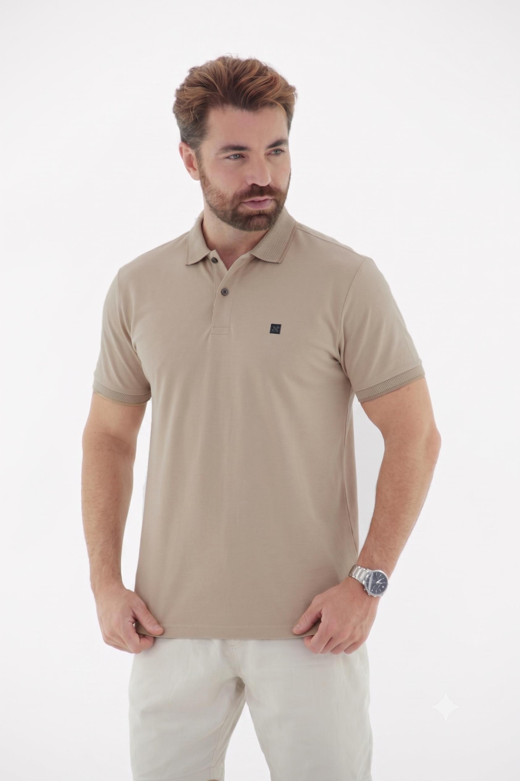 Vista alternativa de Camisa Polo Masculina com Gola e Punhos Binados