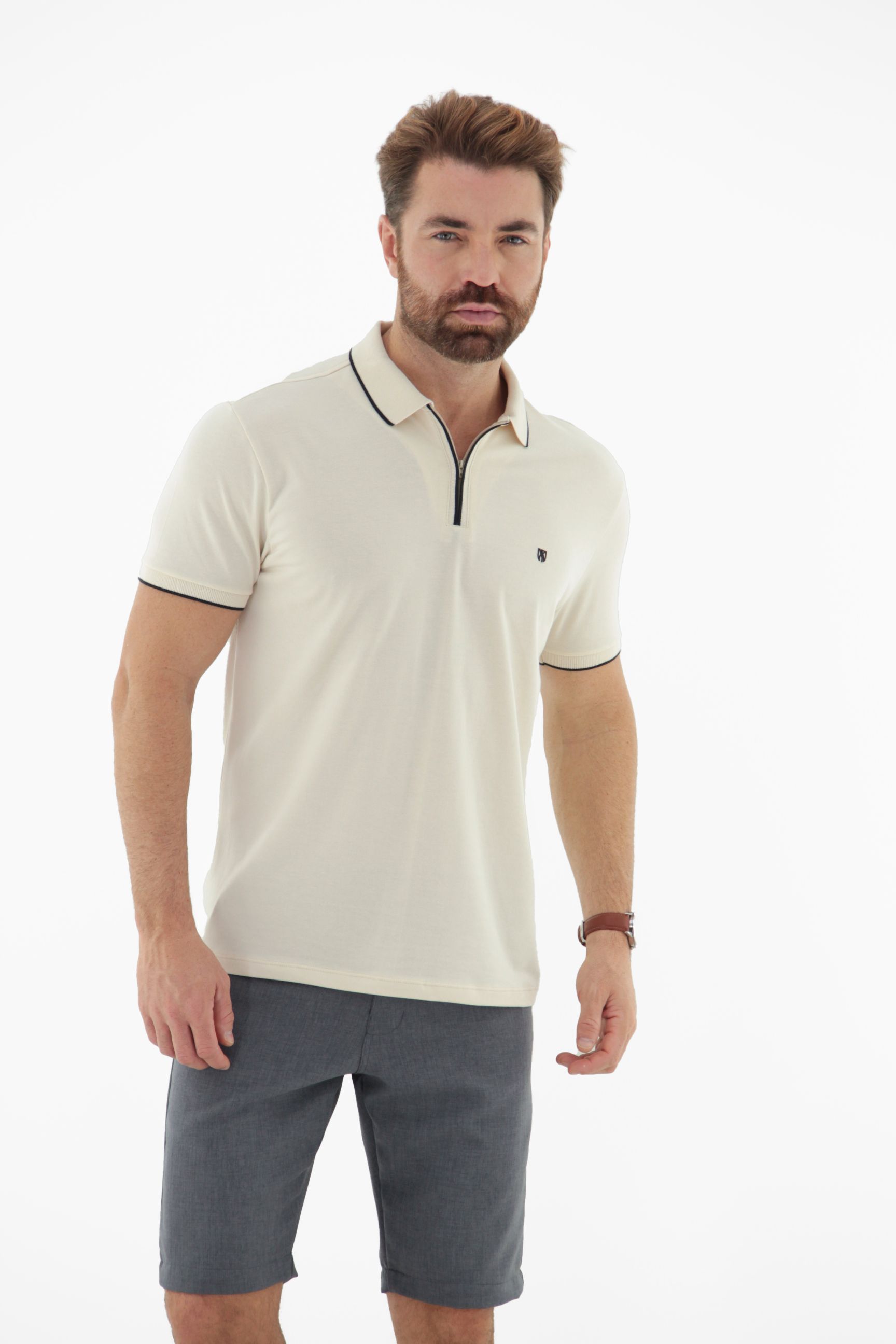 Fotografia de Camisa Polo Masculina com Zíper no Peitilho e Detalhes na Gola e Punho