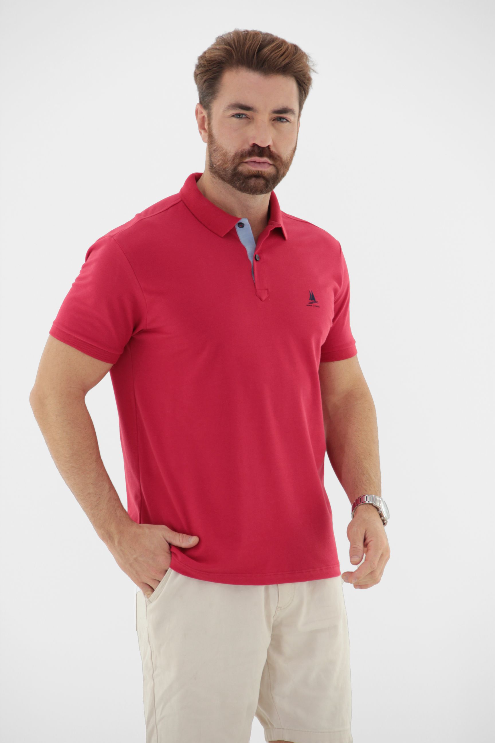 Fotografia de Camisa Polo Masculina com Detalhe no Botão e Bordado Exclusivo