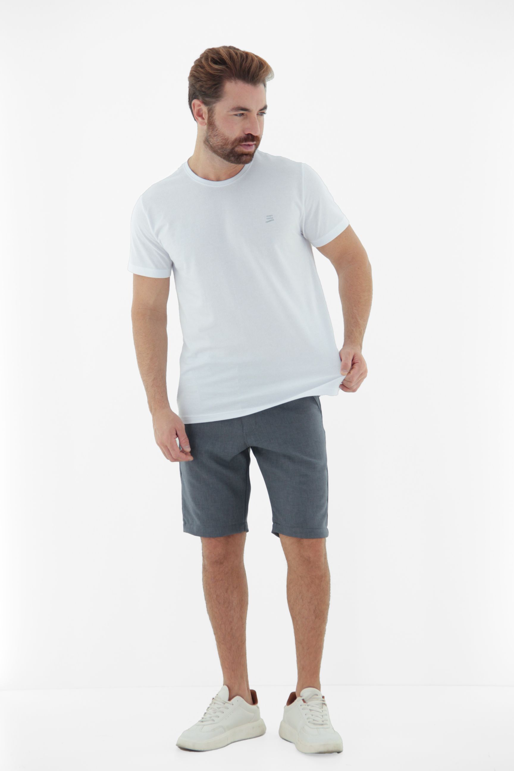 Fotografia de Camiseta T-Shirt Masculina 100% Algodão Texturizada com Detalhe bordado