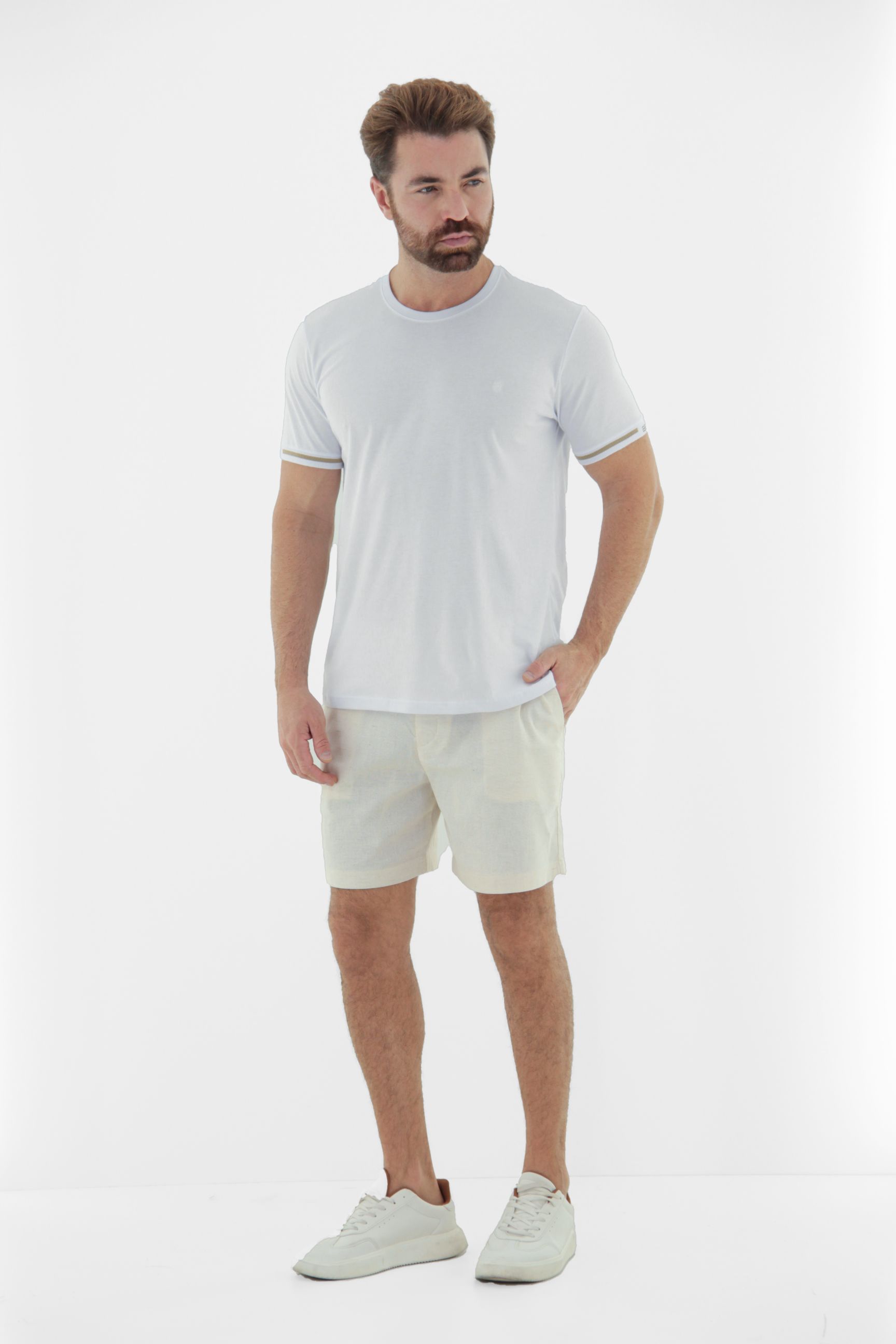 Fotografia de Camiseta T-Shirt Masculina Premium com Filete no Punho.