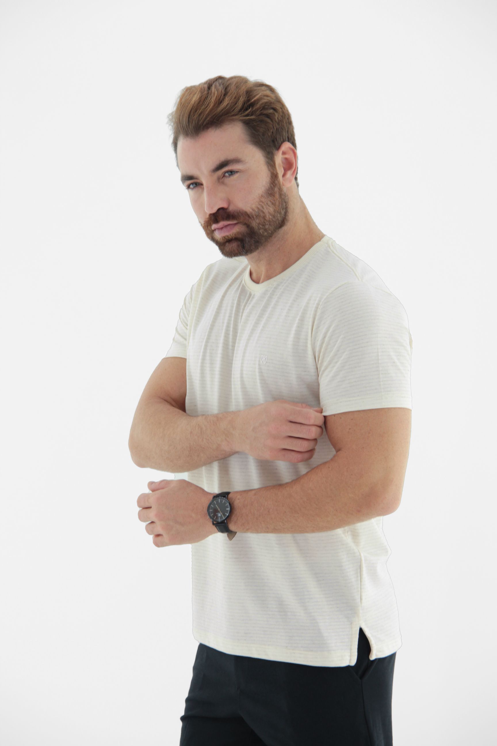 Fotografia de Camiseta T-Shirt Masculina Texturizada com Linho e Abertura Lateral