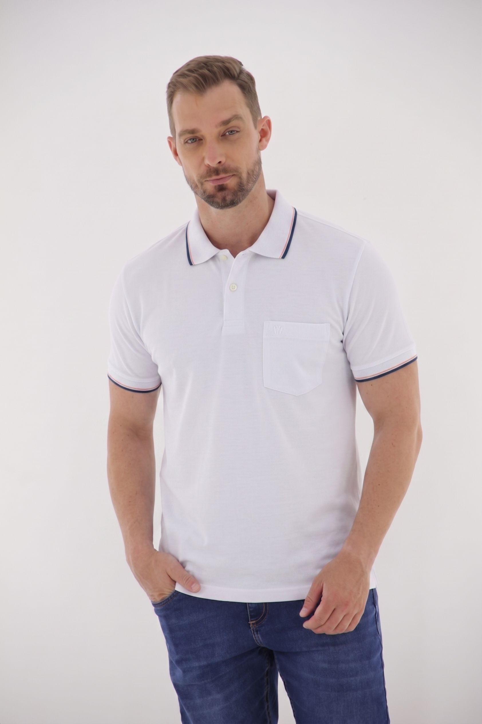 Fotografia de Polo Masculina em Piquet com Elastano e Bolso Masculina