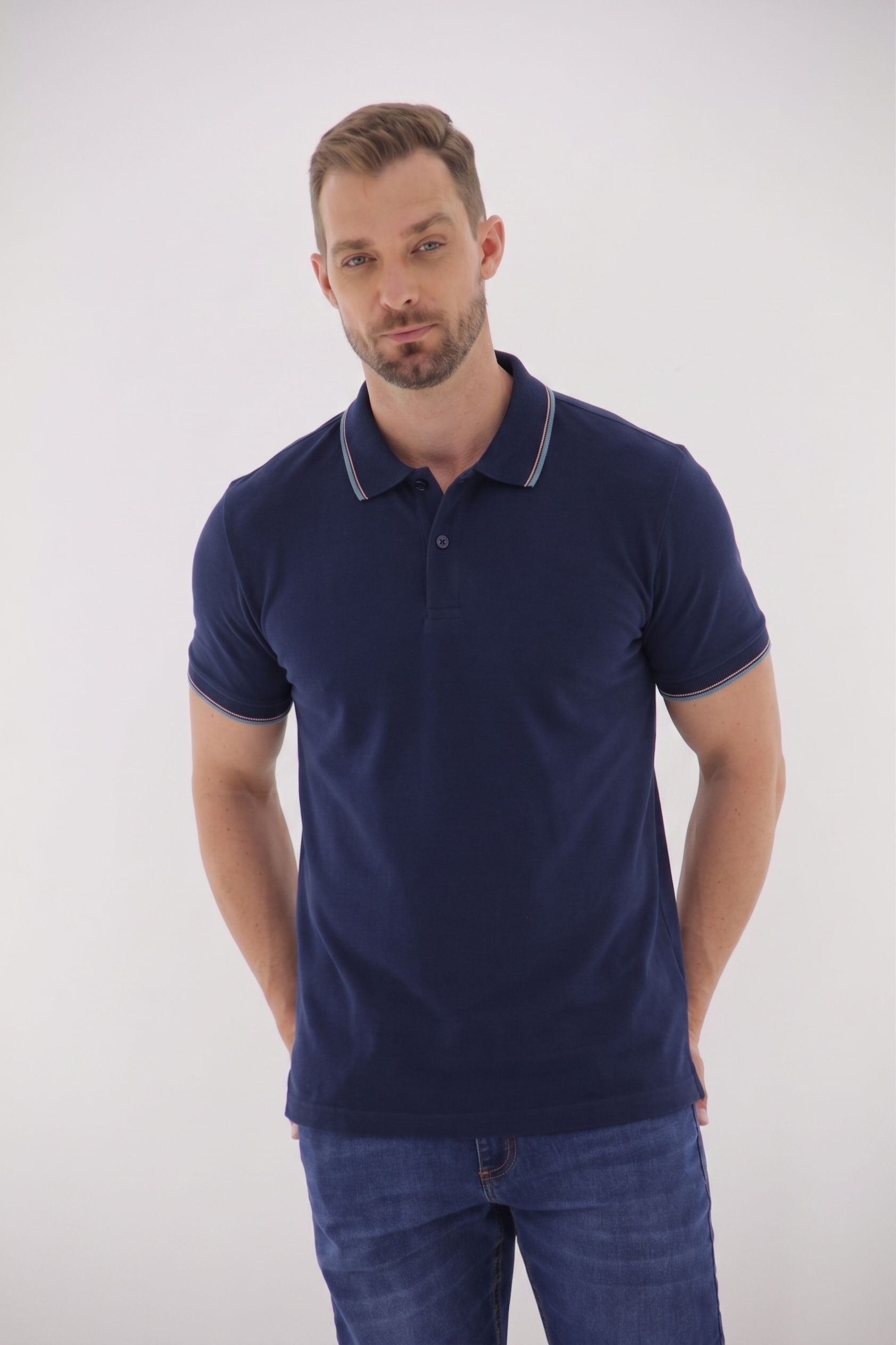 Vista lateral 3 do produto Polo Masculina em Piquet com Elastano e Bolso Masculina