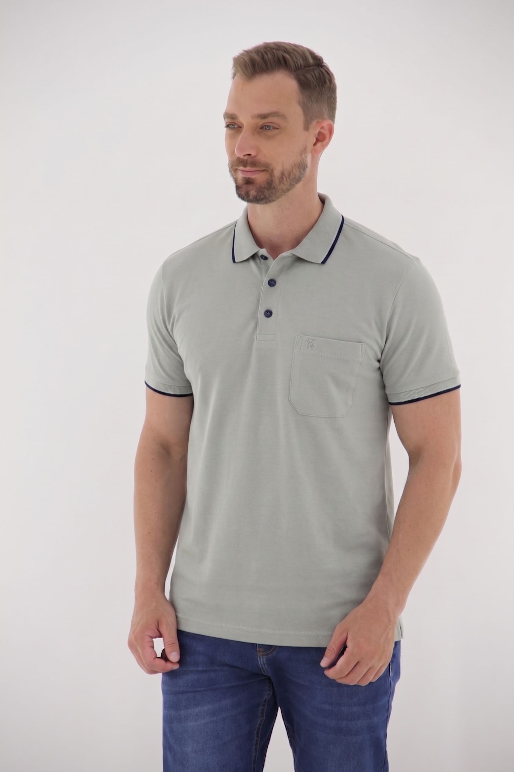 Vista lateral 4 do produto Polo Masculina em Piquet com Elastano e Bolso Masculina