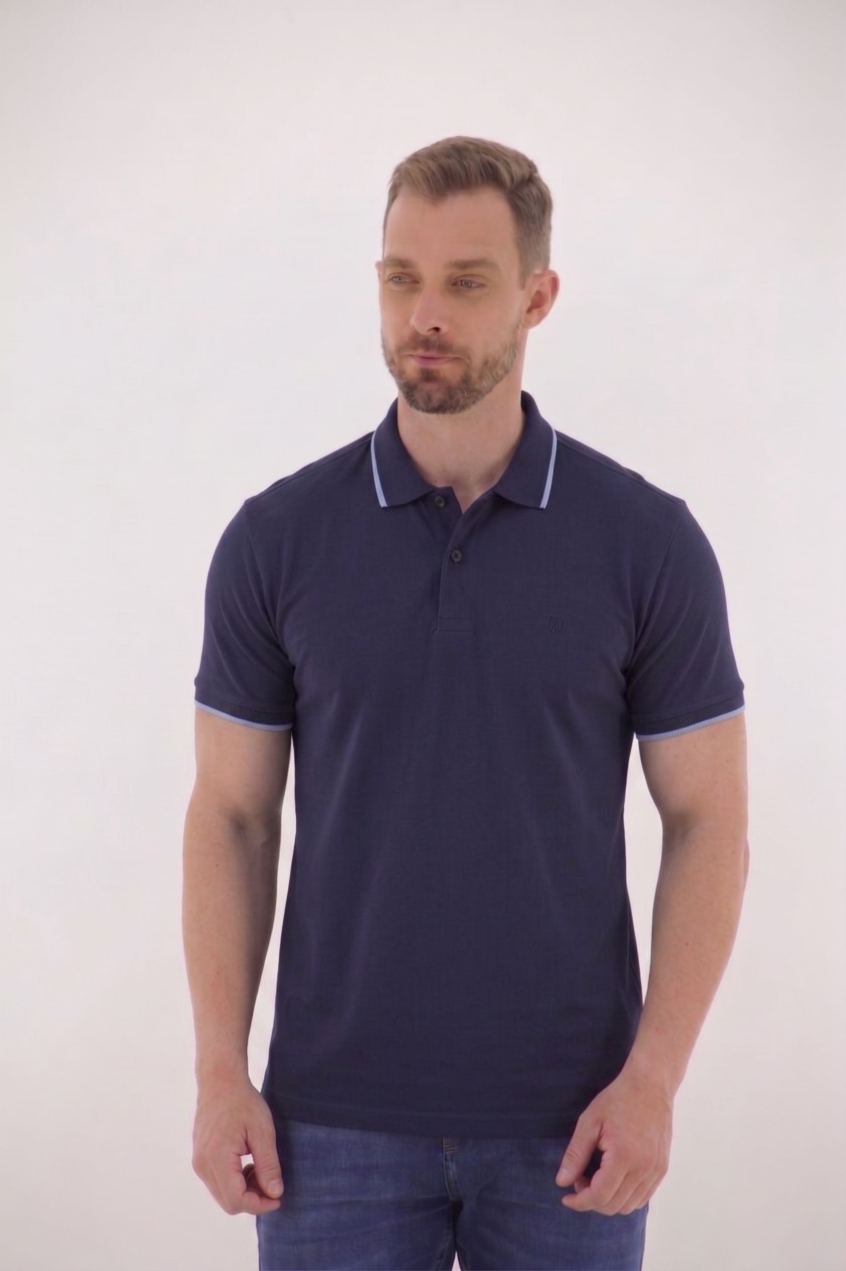 Vista lateral 3 do produto Polo Masculina Meia Malha com Elastano e Filete no Peitilho