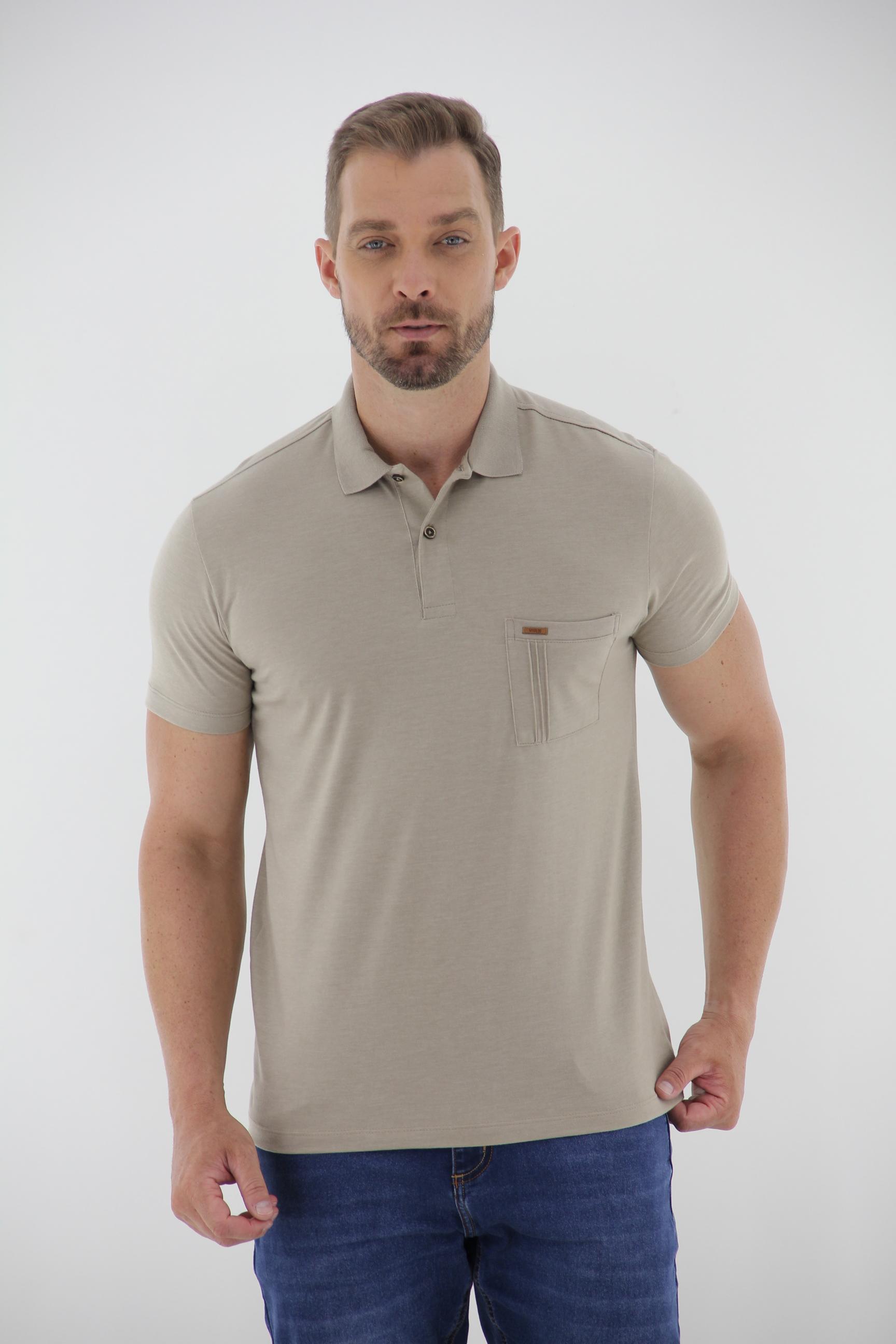 Fotografia de Polo Masculina com Bolso e Pesponto